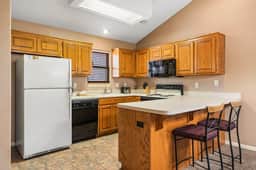 OakRidge - Condo 714 AB | WK | 2 BD - Image 3