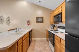 OakRidge - Condo 706 AB | WK | 2 BD - Image 3