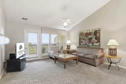 OakRidge - Condo 750 A | WK | 1 BD - Image 5