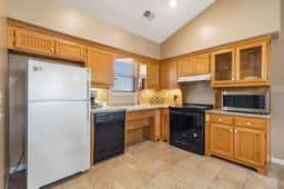 OakRidge - Condo 762 AB | WK | HR | 2 BD - Image 3