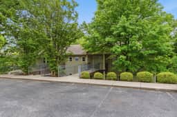 OakRidge - Condo 734 A | WK | 1 BD - Image 2