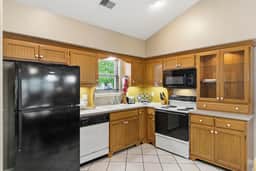 OakRidge - Condo 734 A | WK | 1 BD - Image 5