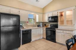 OakRidge - Condo 780 AB | WK | 2 BD - Image 2