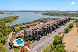 Majestic 212 - 2 BD | LAKE - Image 3