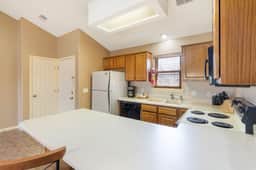 OakRidge - Condo 728 A | WK | 1 BD - Image 3