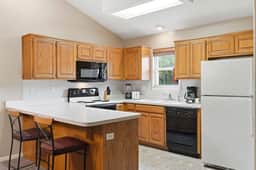 OakRidge - Condo 718 A | WK | 1 BD - Image 5