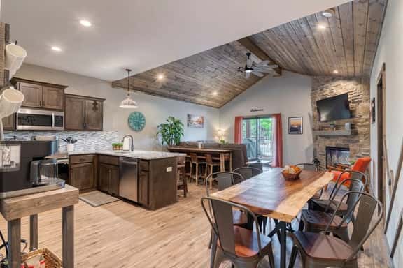 Indian Point - Lodge 120-30 - 6 BD | PS - Image 1