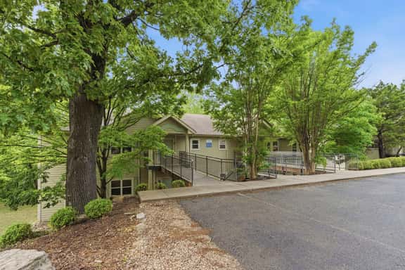 OakRidge - Condo 736 AB | WK | 2 BD - Image 1