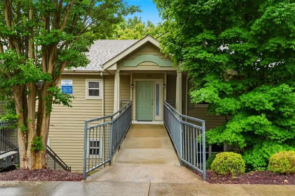 OakRidge - Condo 738 B | WK | QS - Image 1