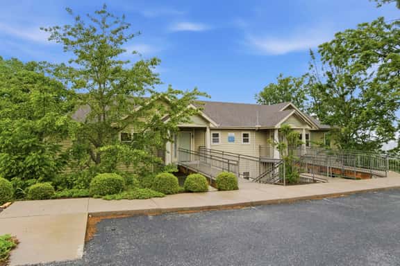 OakRidge - Condo 752 AB | WK | 2 BD - Image 1