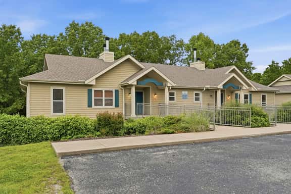 OakRidge - Condo 720 AB | WK | HR | 2 BD - Image 1