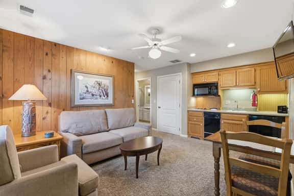 OakRidge - Condo 750 B | WK | QS - Image 1