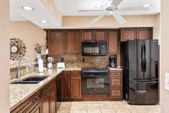 Fairways 5-4 - 2 BD | PMR | WK - Image 1