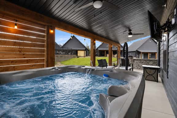Rocky Shores - Poolside Palace Lodge - 4 BD - Image 1