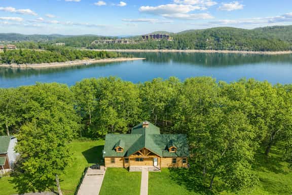Newton Lake Lodge II - 6 BD - Image 1