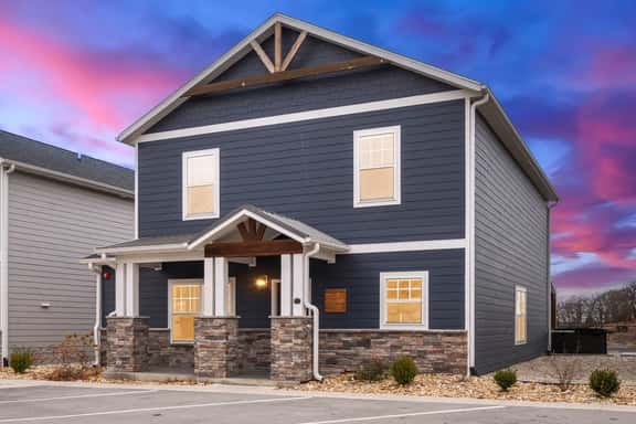 Chateau North - Blue Diamond Lodge - 5 BD - Image 1