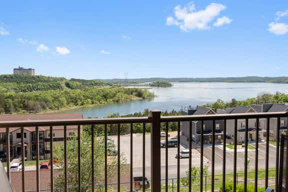 Majestic 212 - 2 BD | LAKE - Image 1