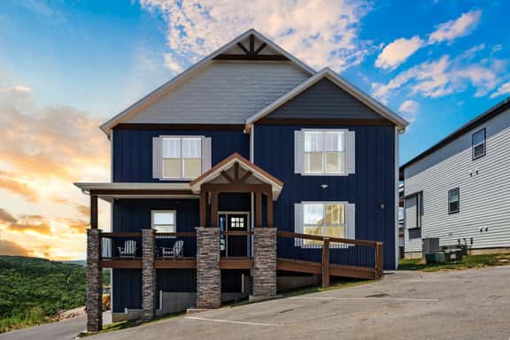 Crowne View - Blue Water Lodge - 5 BD - Image 1