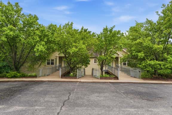 OakRidge - Condo 730 AB | WK | 2 BD - Image 1