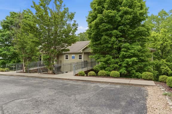 OakRidge - Condo 740 AB | WK | 2 BD - Image 1