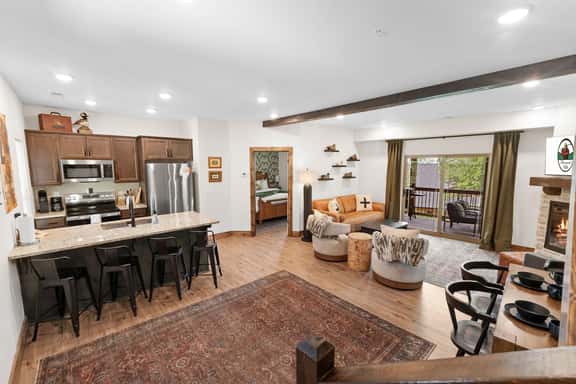 Tall Timbers - Duckingham Palace - 2 BD - Image 1