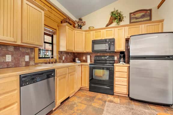 Cabins at Grand Mountain - Cabin 286 - 2 BD QQ | WK - Image 1