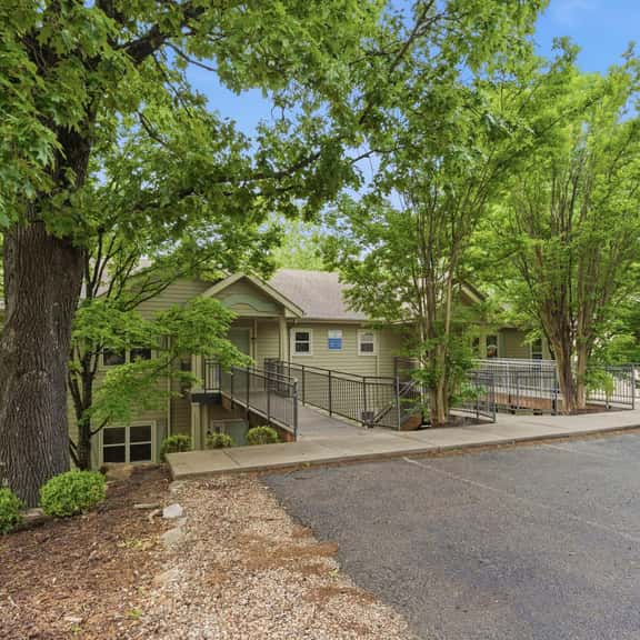 OakRidge - Condo 736 AB | WK | 2 BD - Image 1