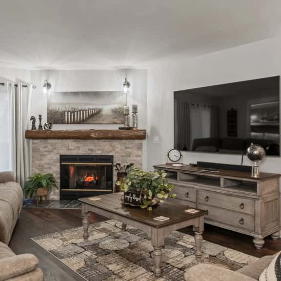 Pointe - 6102 - 2 BD | PMR | WK - Image 1