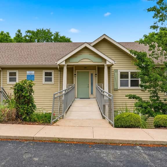 OakRidge - Condo 744 AB | WK | 2 BD - Image 1