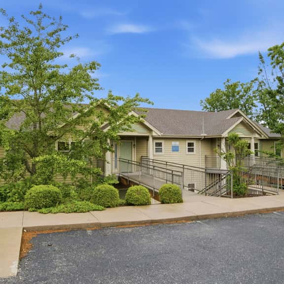 OakRidge - Condo 752 AB | WK | 2 BD - Image 1
