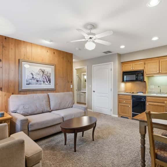 OakRidge - Condo 750 B | WK | QS - Image 1