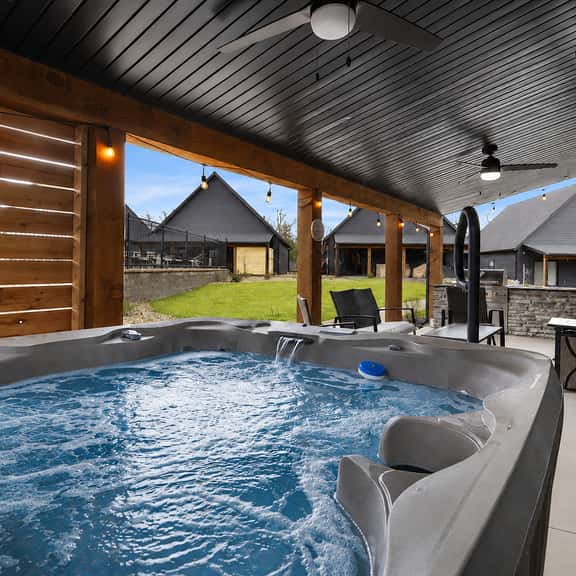 Rocky Shores - Poolside Palace Lodge - 4 BD - Image 1