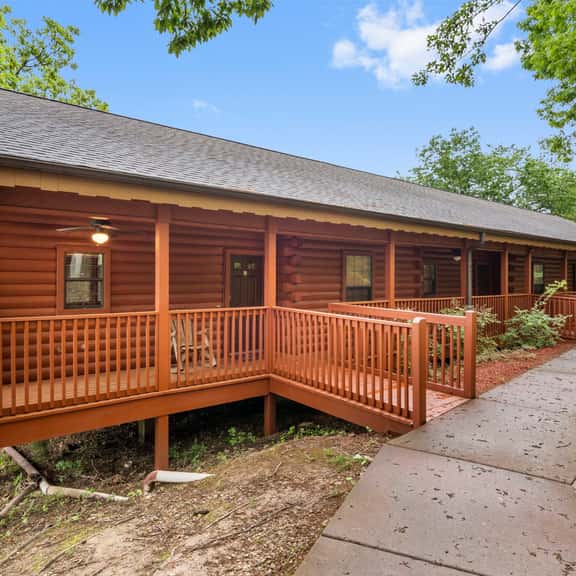Cabins at Grand Mountain - Cabin 288 - 2 BD QQ | WK | PY - Image 1
