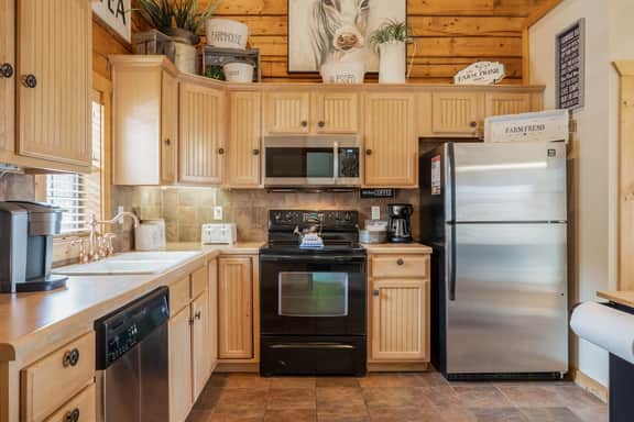 Cabins at Grand Mountain - Cabin 121 - 2 BD | PMR - Image 2