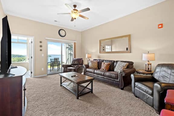 Majestic 110 - 2 BD | WK | HA | LAKE - Image 4