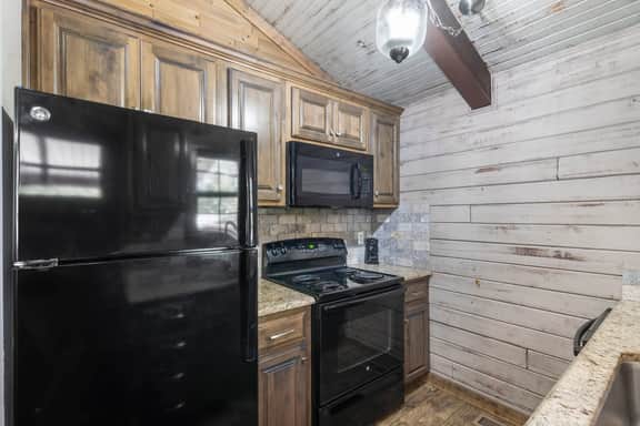 Indian Point - Cabins 19 - 2 BD | DNR | LTD - Image 2