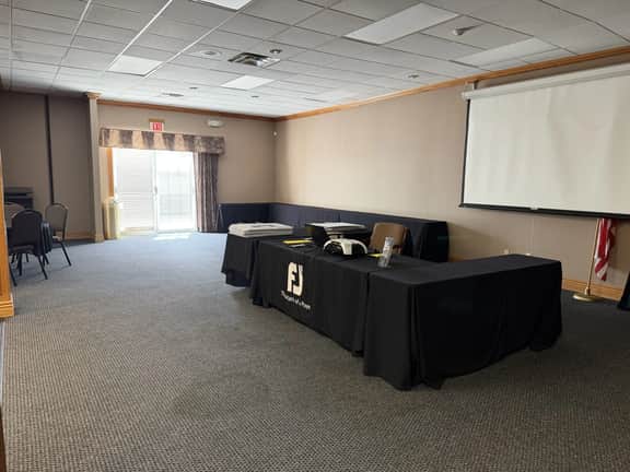 Large Clubhouse Meeting Room - Image 4