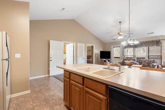 OakRidge - Condo 702 AB | WK | 2 BD - Image 5