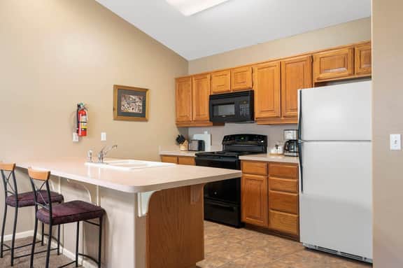 OakRidge - Condo 702 A | WK | 1 BD - Image 2