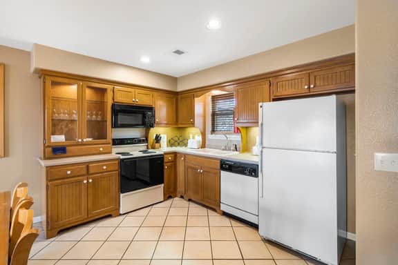 OakRidge - Condo 735 AB | 2 BD - Image 2