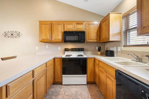 OakRidge - Condo 712 AB | WK | 2 BD - Image 2
