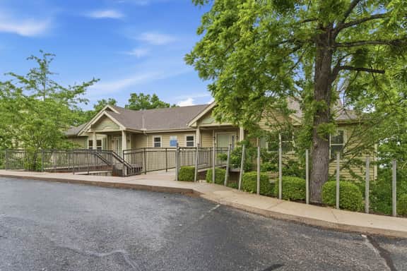OakRidge - Condo 750 AB | WK | 2 BD - Image 5