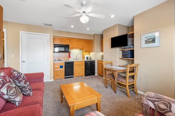 OakRidge - Condo 760 B | WK | QS - Image 2