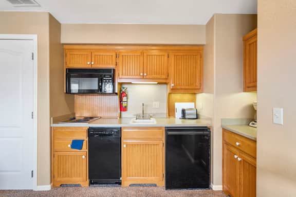 OakRidge - Condo 760 B | WK | QS - Image 3