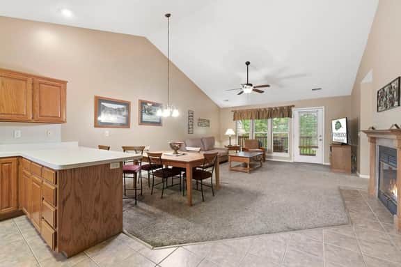 OakRidge - Condo 720 AB | WK | HR | 2 BD - Image 4