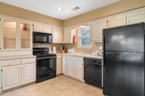 OakRidge - Condo 781 A | 1 BD - Image 2