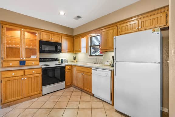 OakRidge - Condo 755 A | 1 BD - Image 2