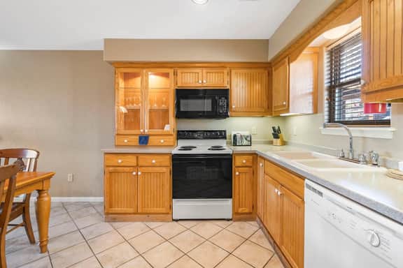 OakRidge - Condo 755 A | 1 BD - Image 3