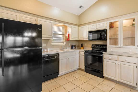 OakRidge - Condo 784 A | WK | 1 BD - Image 2