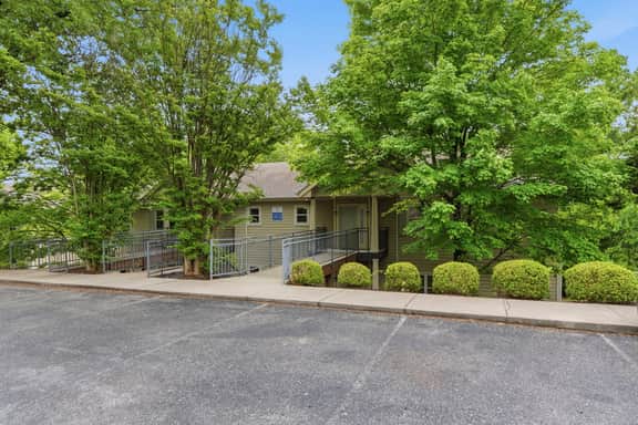 OakRidge - Condo 734 A | WK | 1 BD - Image 2